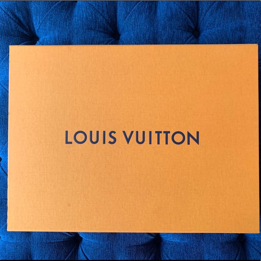 LV Mens Messenger Bag - Picture 4 of 6